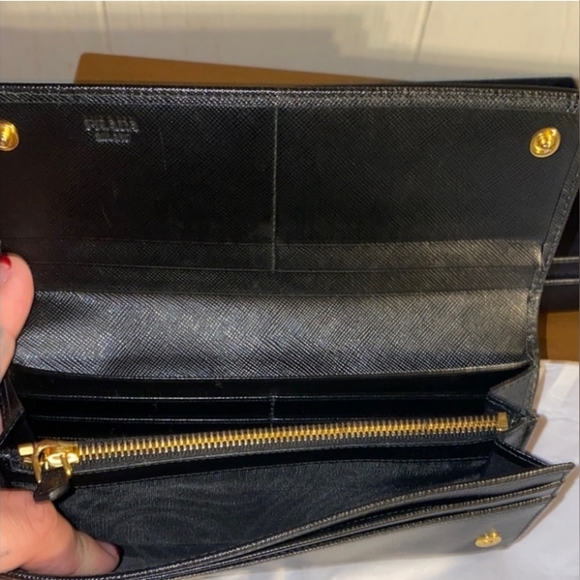Prada- Long Wallet,Full-Inclusion Box, Tissues,& Authentication ID HardCard  EUC - Picture 3 of 6